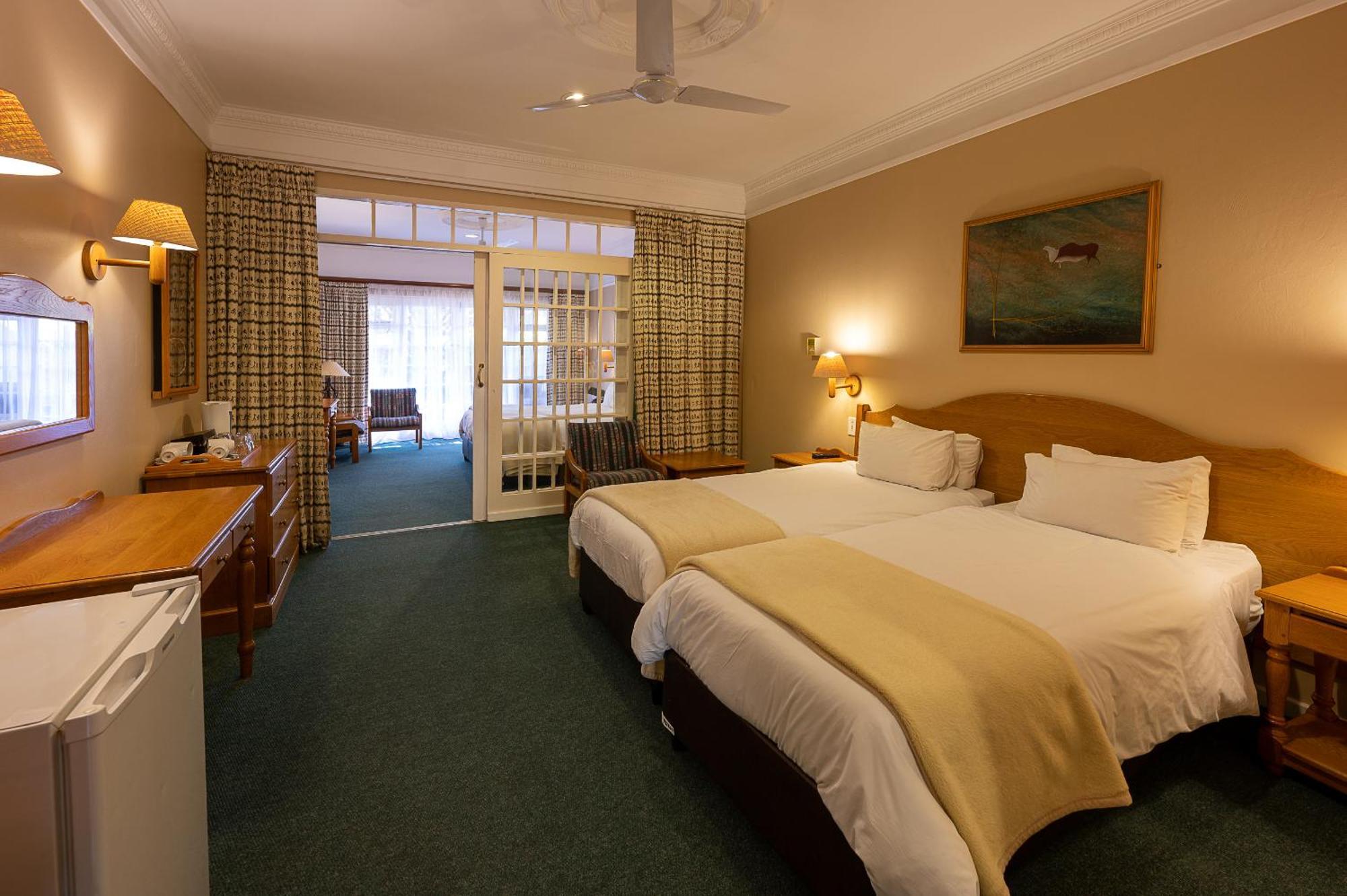 Cathedral Peak Hotel Winterton Eksteriør bilde