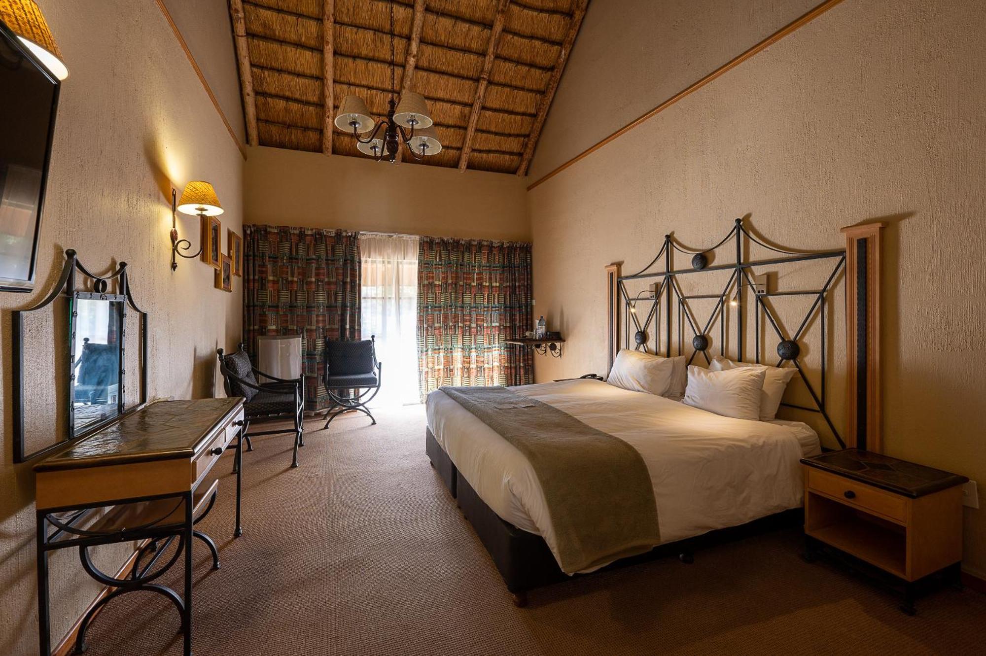Cathedral Peak Hotel Winterton Eksteriør bilde
