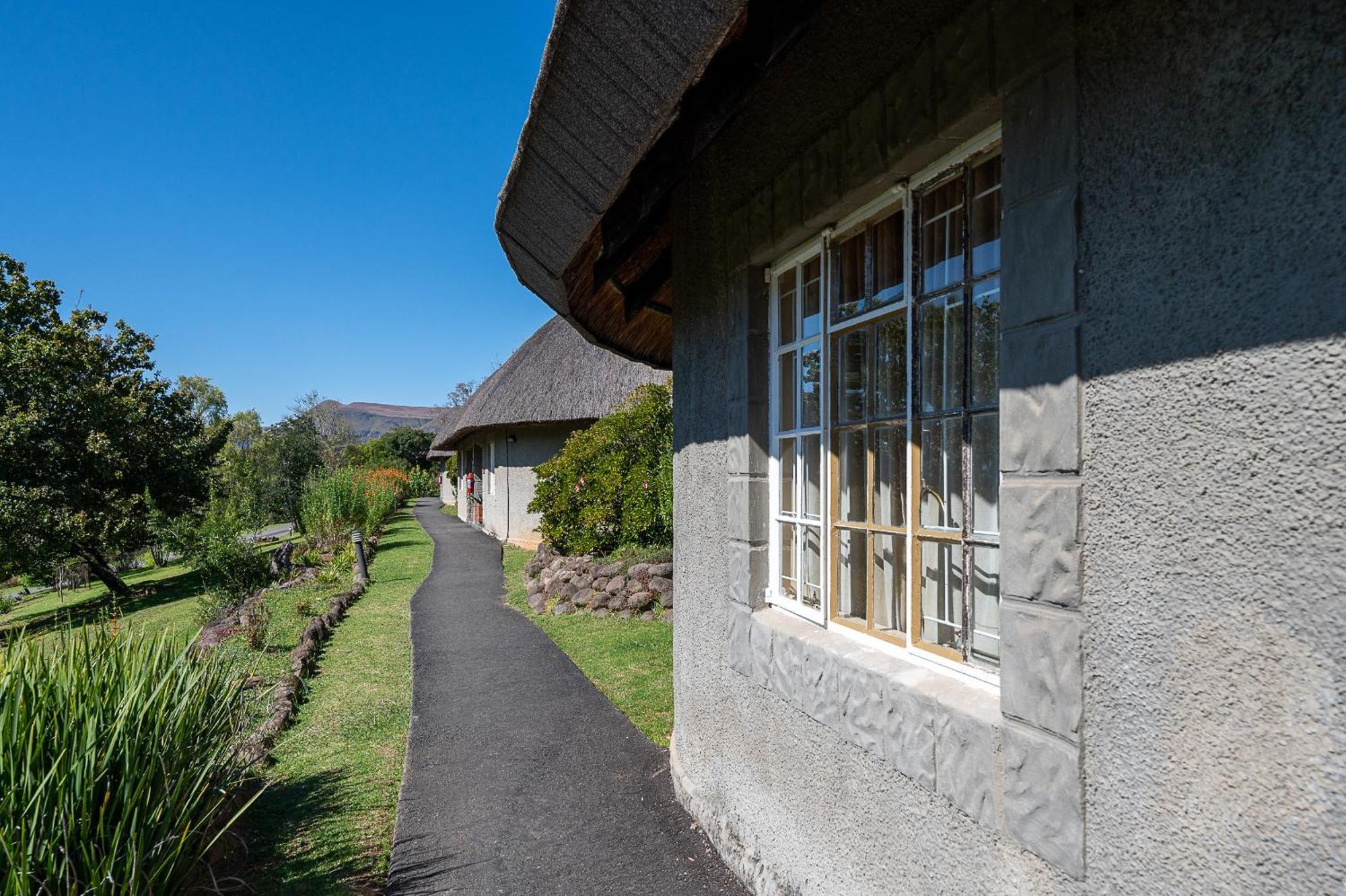 Cathedral Peak Hotel Winterton Eksteriør bilde
